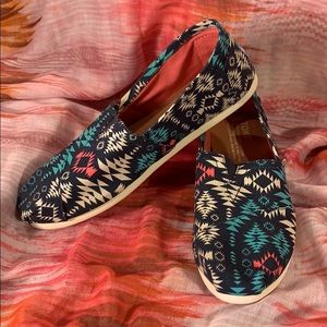NWOT Toms Canvas Slip-Ons Aztec Boho Size 7